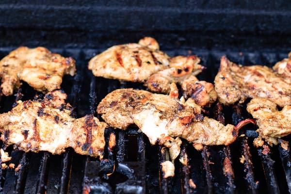 Mediterranean Grilled Chicken + Dill Greek Yogurt Sauce. Top grill recipe! Marinate boneless chicken thighs in Mediterranean spices, olive oil and lemon juice. Grill for less than 15 minutes, and serve with this flavor-packed dill yogurt sauce! Pin it to try soon!