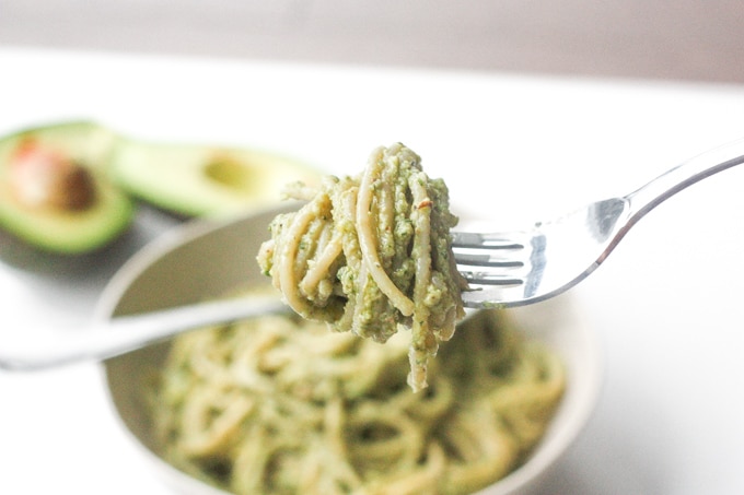 Creamy Avocado Basil Pesto Spaghetti: Treat yourself to the easiest vegan and super creamy avocado basil pesto spaghetti tonight. Ready in 10 minutes, you won't know what do with your free time! | aheadofthyme.com
